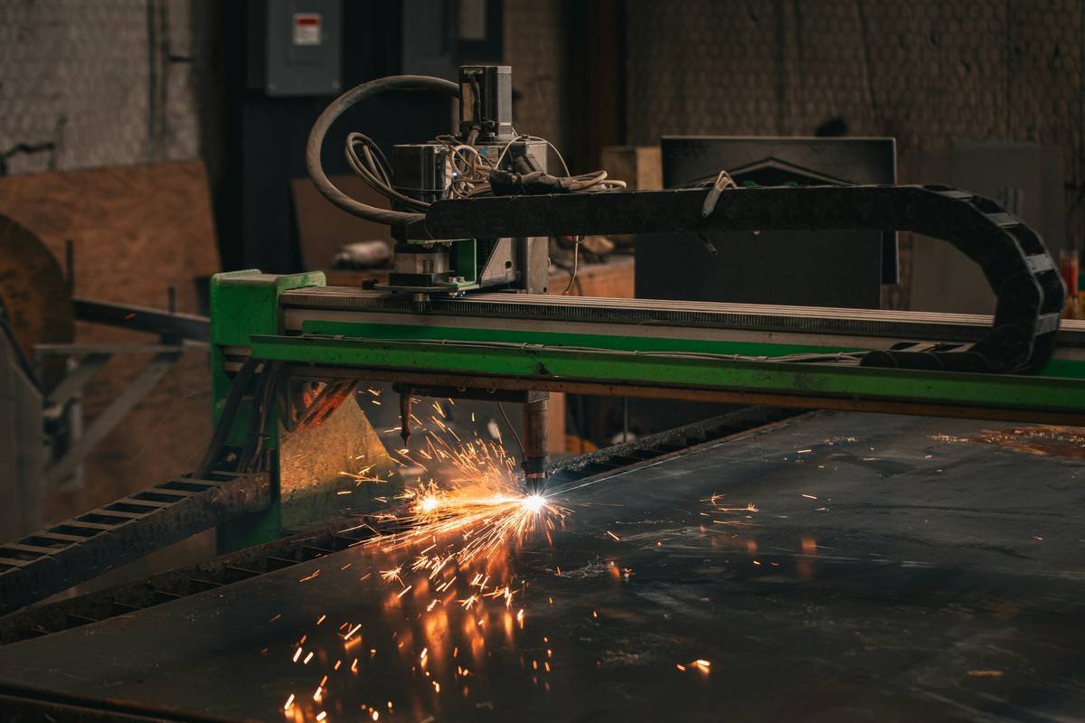 Close-up of clean plasma-cut edge ready for welding with plasma cutter technique