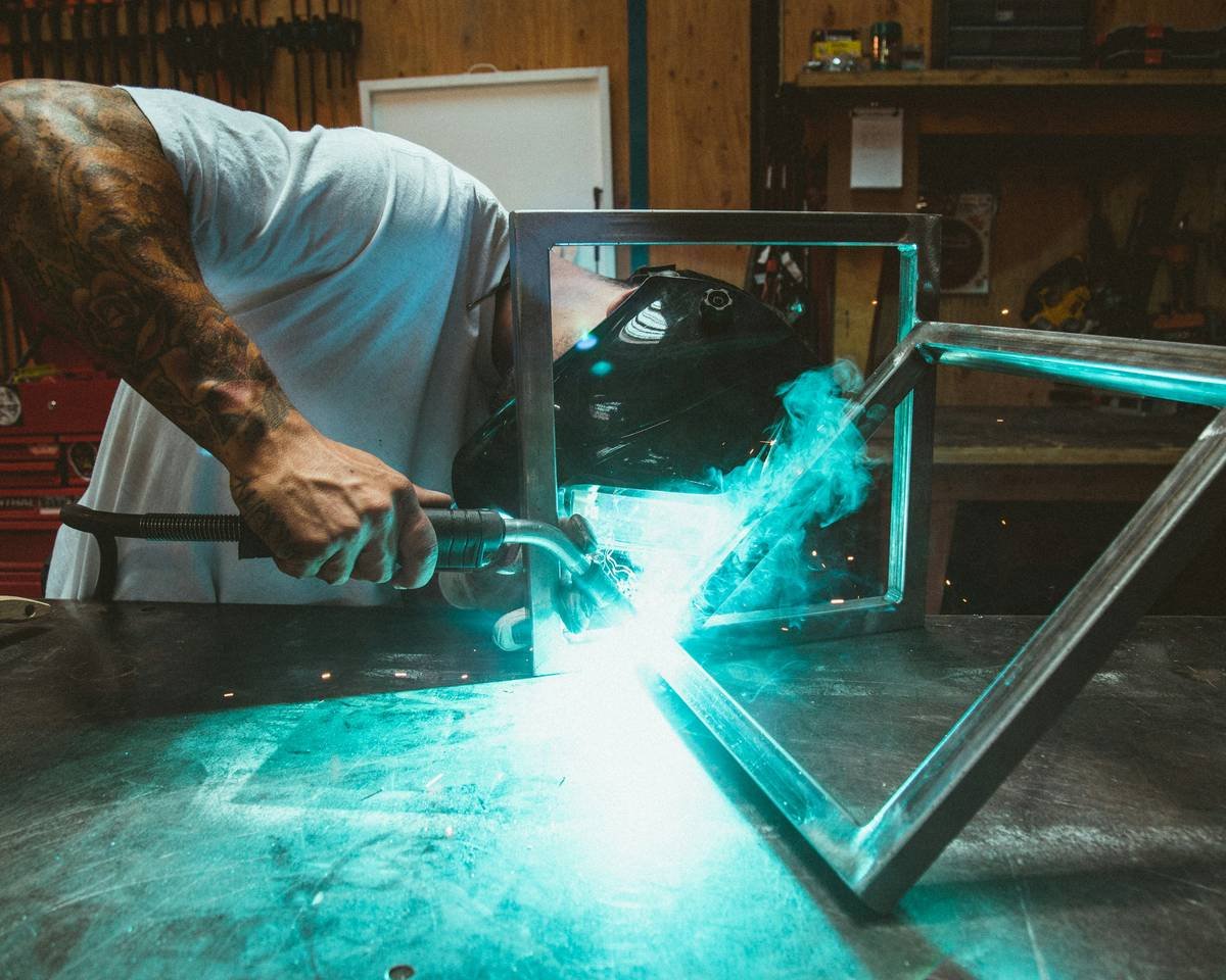 Close-up of clean plasma cut edge demonstrating effective plasma cutter tips and tricks