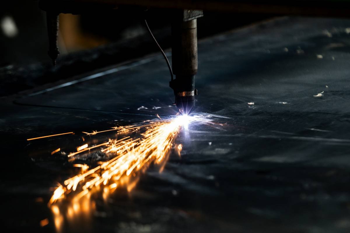 Plasma modeling methods and applications showing real-time thermal simulation on CNC interface